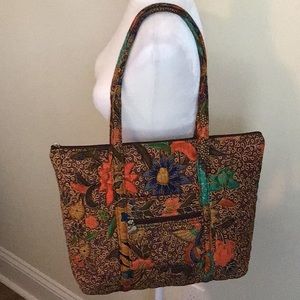 Autumn quilted fabric tote rare find clean inside size 14x16.5 great condition